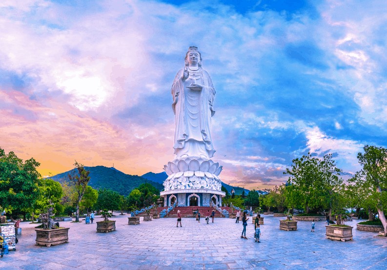 Linh Ung Pagoda and the Lady Buddha statue on a Son Tra Peninsula motorbike tour
